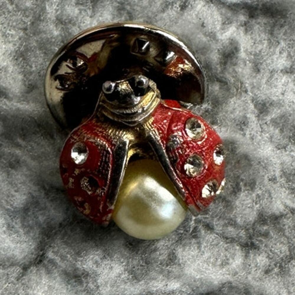 Vintage - Ladybug with Faux Pearl - Gold Tone & Red Enamel Lapel Hat Jacket Pin